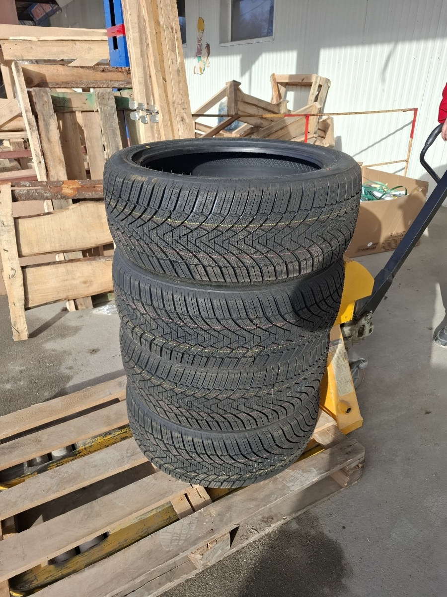 Anvelopă Iarnă Rockblade Icecruiser I 225/40 R19 93V XL